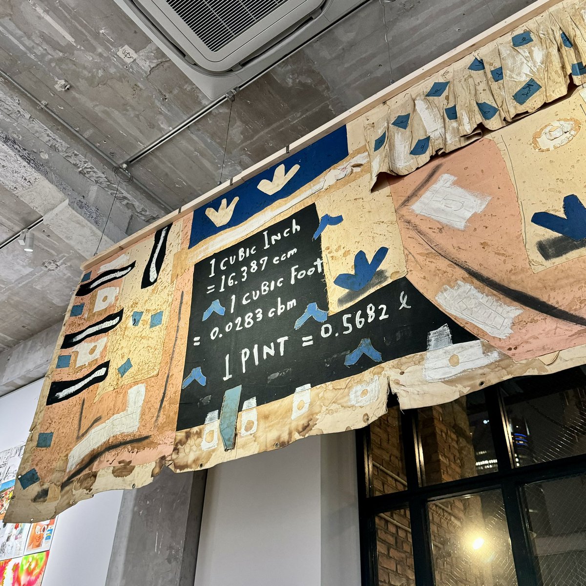 港区西麻布
WALL_alternative

NEU TRIBALISM
2024年4月5日ー4月20日

90年代にJ TRIP BAR六本木で展示していたタペストリー作品が目を惹く。

WALL_alternativeは当時J TRIP BAR WANNA DANCEが営業していた場所。

BARの内装を手がけていた日比野克彦が持ち込んだ。