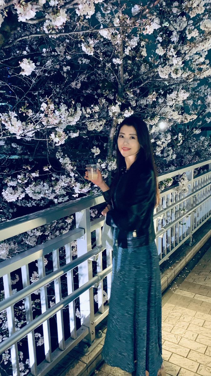 昨日は東京まさお個人撮影会、団体撮影会にご参加下さったた皆様、ありがとうございました♡
来月は5日です⭐︎
個撮は夏まで先行予約で🈵なので、団撮にご予約は店長まで連絡して下さいね^_^

帰りに夜桜行きましたー♪
目黒川沿いの桜は、中目黒より五反田が人が少なくて目の前に桜が満開で穴場よ🌸 https://t.co/AKewnCa9hY
