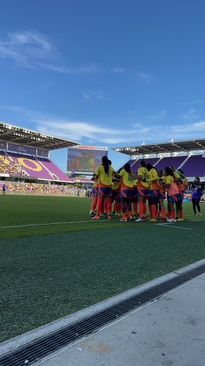 Volunteering with @JewettOrtho for the @miseleccionmx MexTour W match between the women’s national soccer teams from Colombia🇨🇴 and México🇲🇽! @MLS #PerformanceHealth #ChooseWell