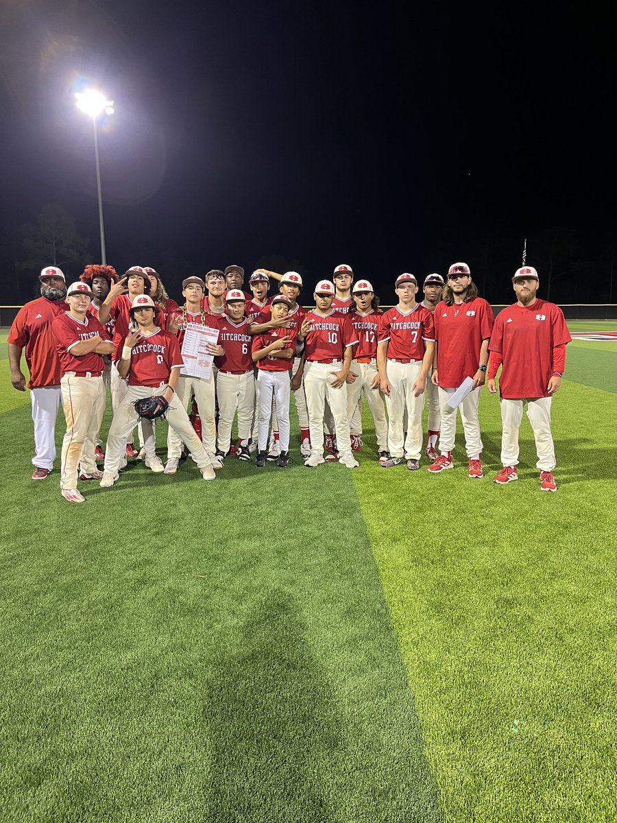 🚨 PLAYER OF THE GAME🚨 Sophomore Pitcher Aaron Van Ness. Aaron came in relief in the top of the 6th and slammed the door shut to preserve a 4-3 victory over boling. The dawgs move into playoff contention with this win. @HHSstrength @CoachG_Gtz @Stretchright