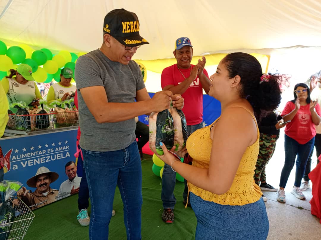 #Sucre || @MercalOficial desplegó Feria del Campo Soberano en Mejias y benefició a las familias con la entrega de proteína animal en la I avanzada en el municipio Mejías, favoreciendo 26 Clap de la parroquia San Antonio del Golfo. #RadiotomCanta