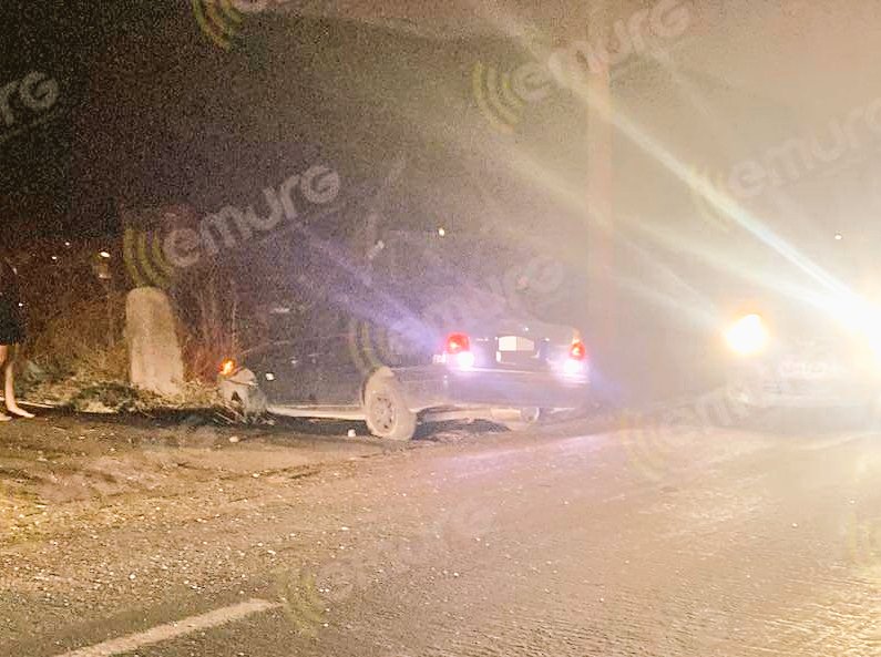 #CABILDO: 20:15 HORAS APROXIMADAMENTE BOMBEROS, SAMU Y CARABINEROS TRABAJO EN RESCATE VEHICULAR, SECTOR LA VIÑA, RUTA E-445.-
INFO Y FOTOS <a href="/EPetorca/">EMURG_PETORCA</a>