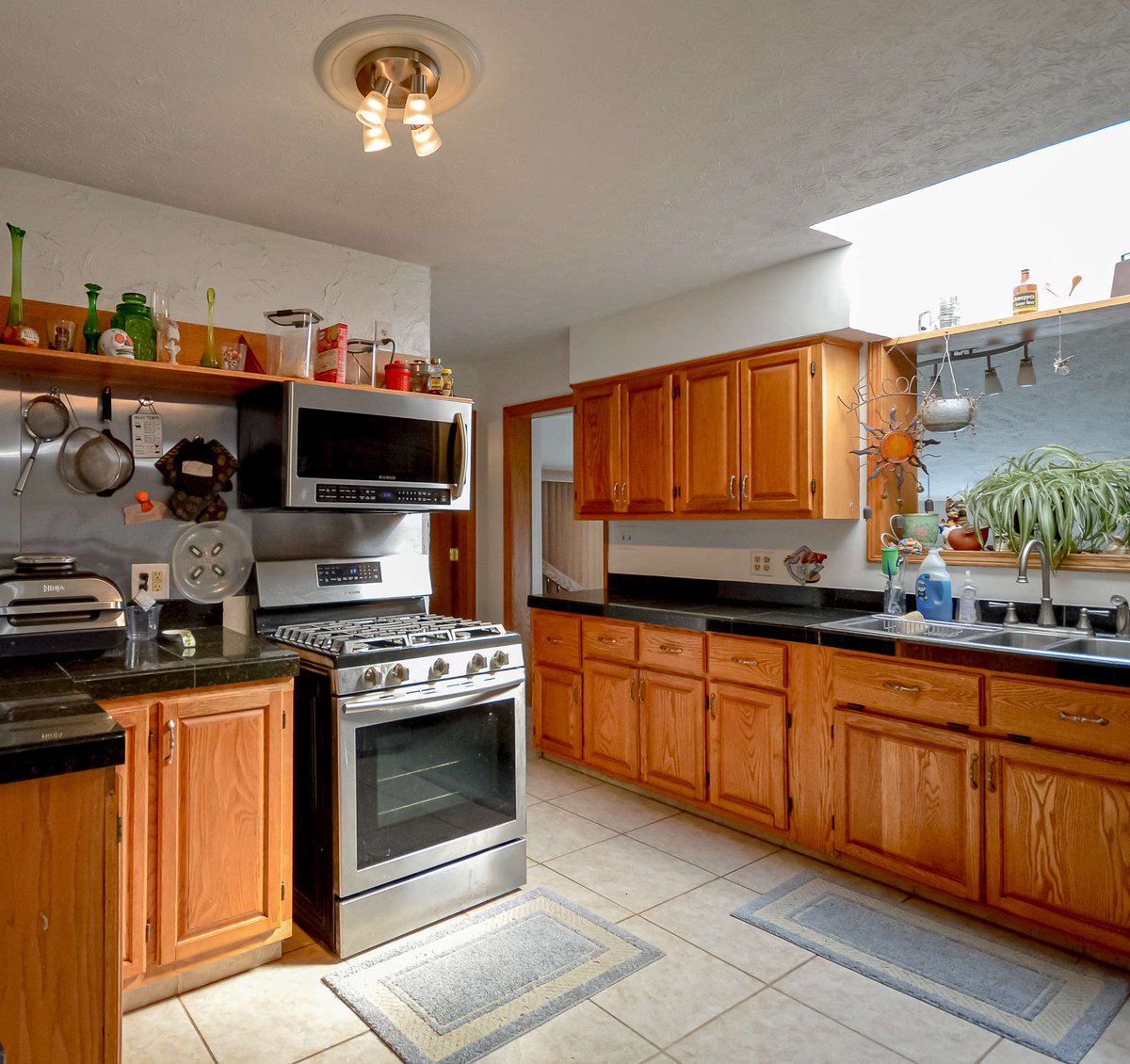 MikeSellsIndy's tweet image. Attention homebuyers: 🏠 Ranch home on 0.83 of an acre in the Brownsburg School District for sale! Don't miss out on 10737 E County Road 600 N, Indianapolis. 
Take a look at this awesome place: 😍indybetterhomes.com/d8qydx37