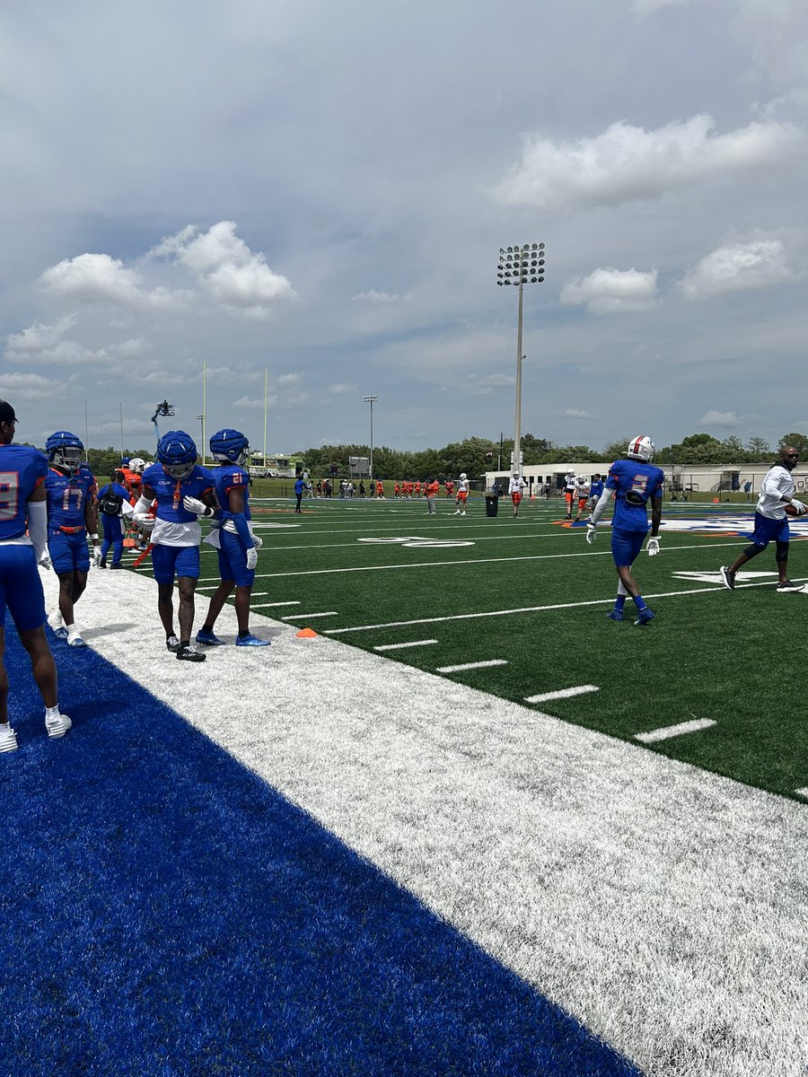 Had a great time at the <a href="/HCUFootball/">HCU Football</a> Junior Day today! Thank you to <a href="/dcoleknows/">DeMarcus Coleman</a> for inviting me. Got to learn a lot today from @CoachRoe__ . #DawgsUp 

@RangerFtbl <a href="/CoachRecoder/">𝙂𝙖𝙧𝙮 𝙍𝙚𝙘𝙤𝙙𝙚𝙧</a> <a href="/coachwilkerson/">Zach Wilkerson</a> <a href="/CoachG_85/">Chris Grimes</a> <a href="/CallieCam_/">CallieCam</a> <a href="/HCUCoachBachtel/">Coach Jason Bachtel</a>