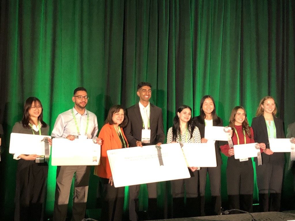 I had the opportunity to meet some bright students during the #AACR24 Undergraduate Poster Competition. I am proud to support the @AACR's science education initiatives by sponsoring the prizes that recognize their outstanding research.