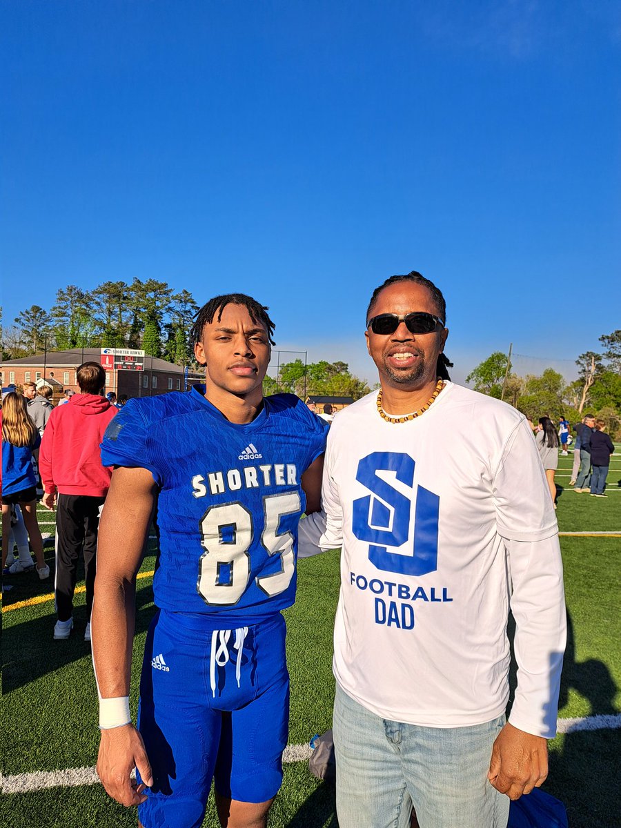 I thank God for blessing me with a good spring game today with 5 catches... 3 catches were for 1st downs and one was a touchdown!! GO HAWKS!!! #brickbybrick   
#shorterfootball 
#shorterhawks
#dunntherightway2