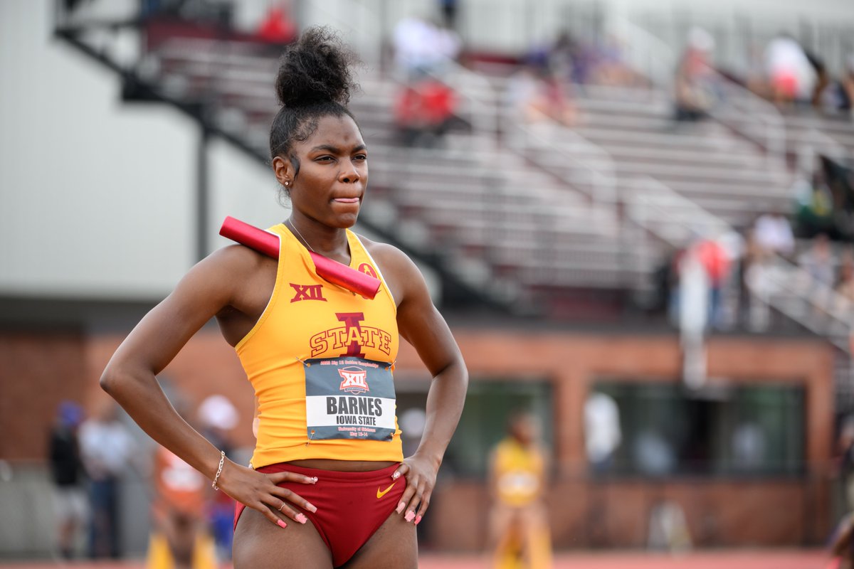 Closing the meet with a bang. The women's 4x400m squad of Bria Barnes, Brooklyn Sandvig, Camryn Hubbard and Makayla Clark combine for 3:40.65 to take the victory! Calvin Curcija, Darius Kipyego, Tyler Carreon and James Olivier take third for the men with 3:12.92. #CycloneSZN