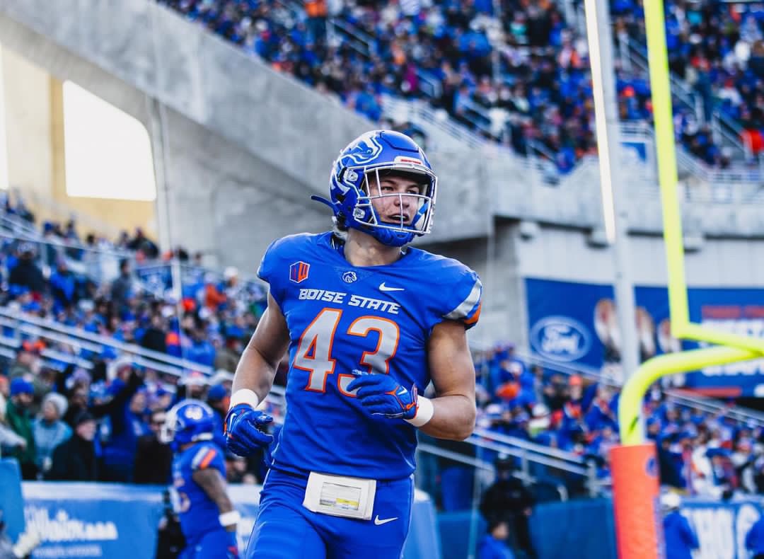Blessed to receive another D1 offer to Boise State! Go Broncos! @Coach_SD #ag2g @stfrancis_fb @Otperform @CoachAmoako @BrandonHuffman @PGregorian @GregBiggins @247Sports @GetSportsFocus