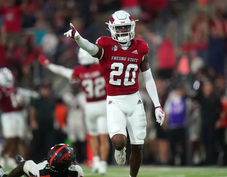 After a Great Talk With @Nodogsdown_JDW Blessed To receive an Offer from Fresno State University 🤍❤️#Gobulldogs #fortheV #Godogs