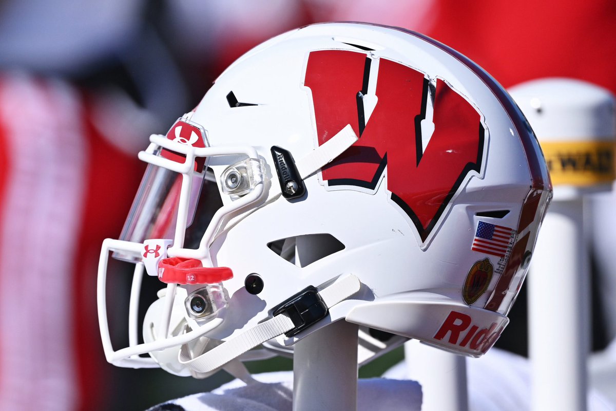 #AGTG After an amazing visit and great conversation with @CoachSpalding_ and @CoachPhilLongo I am blessed and honored to receive an offer from University of Wisconsin! @BadgerFootball @CoachFick @ZachZilmJr @_maximus347 @coachrdodge @SLC_Recruiting