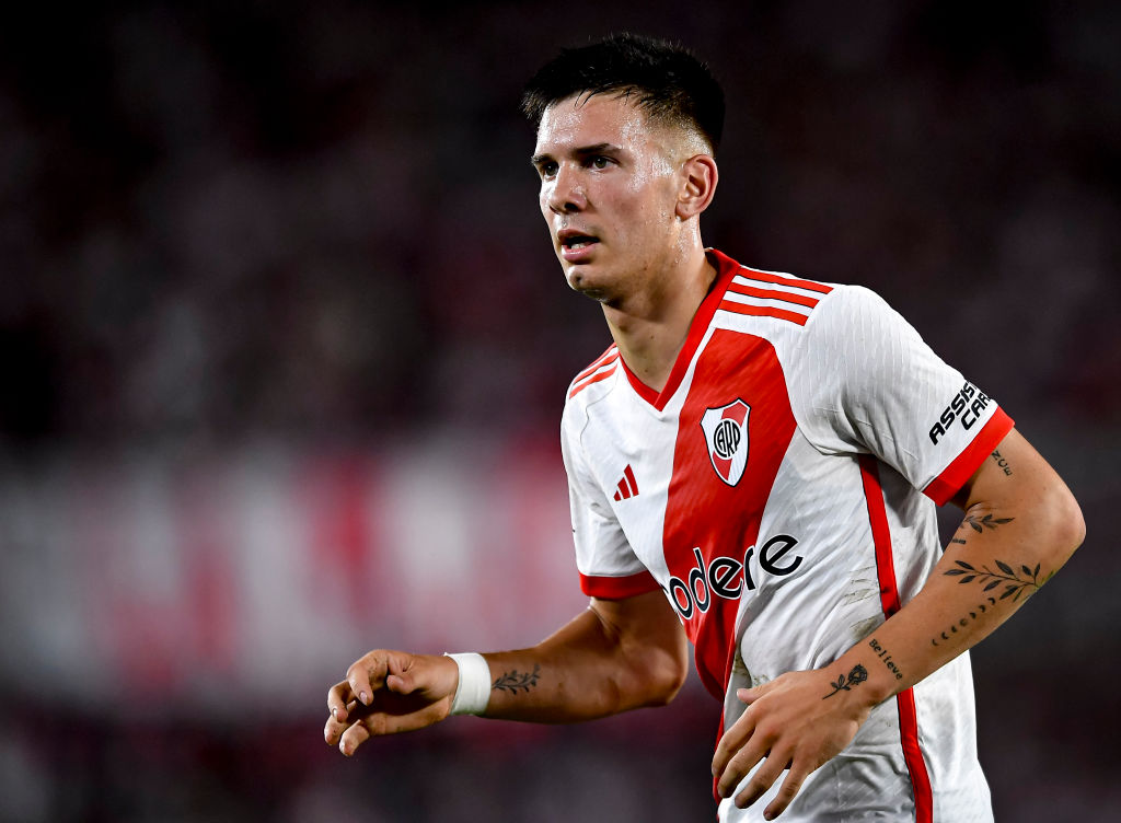 🔍Análisis Kickbase del fichaje de Mastantuono

📊Algunos datos (por 90') en River Plate 24/25:

▶️ 6.86 acciones que acaban en disparo (0.72 en gol)

▶️ 7.58 regates intentados (3.73 con éxito)

▶️ 1.68 tiros a puerta

⭐️¿Nueva estrella del Real Madrid?