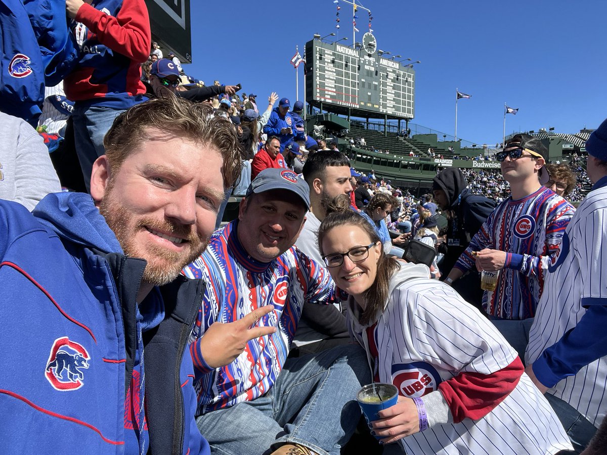 Tough Cubs loss, but caught a BP ball and hung with these legends! @crawlyscubs & the birthday girl @RachelWisinski !