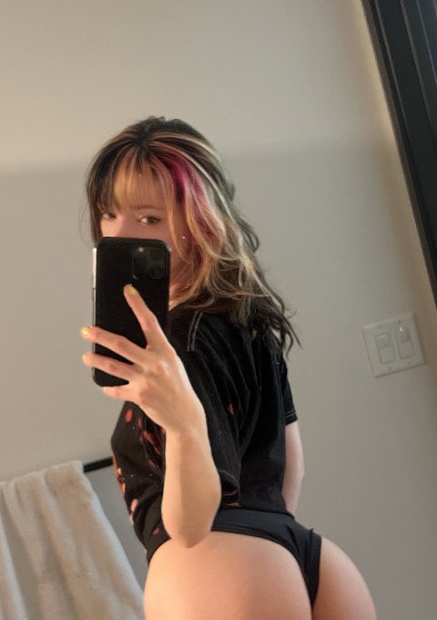 henlo.👋🏻💞 https://t.co/qsRhCRDGzd