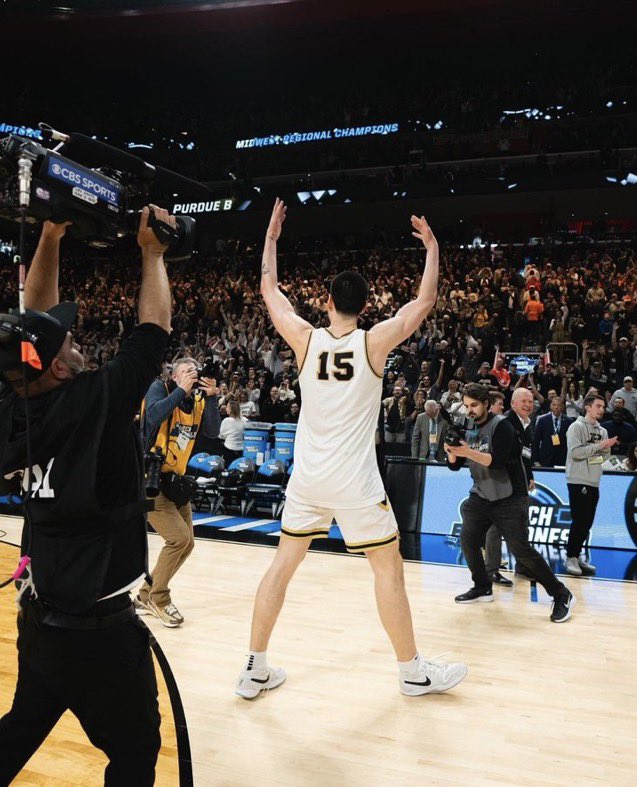 One year ago, Purdue lost to a #16 seed.

Today, they’re going to the National Championship.

EVER GRATEFUL, EVER TRUE. HAIL TO OLD PURDUE!!! 🚂🔥
