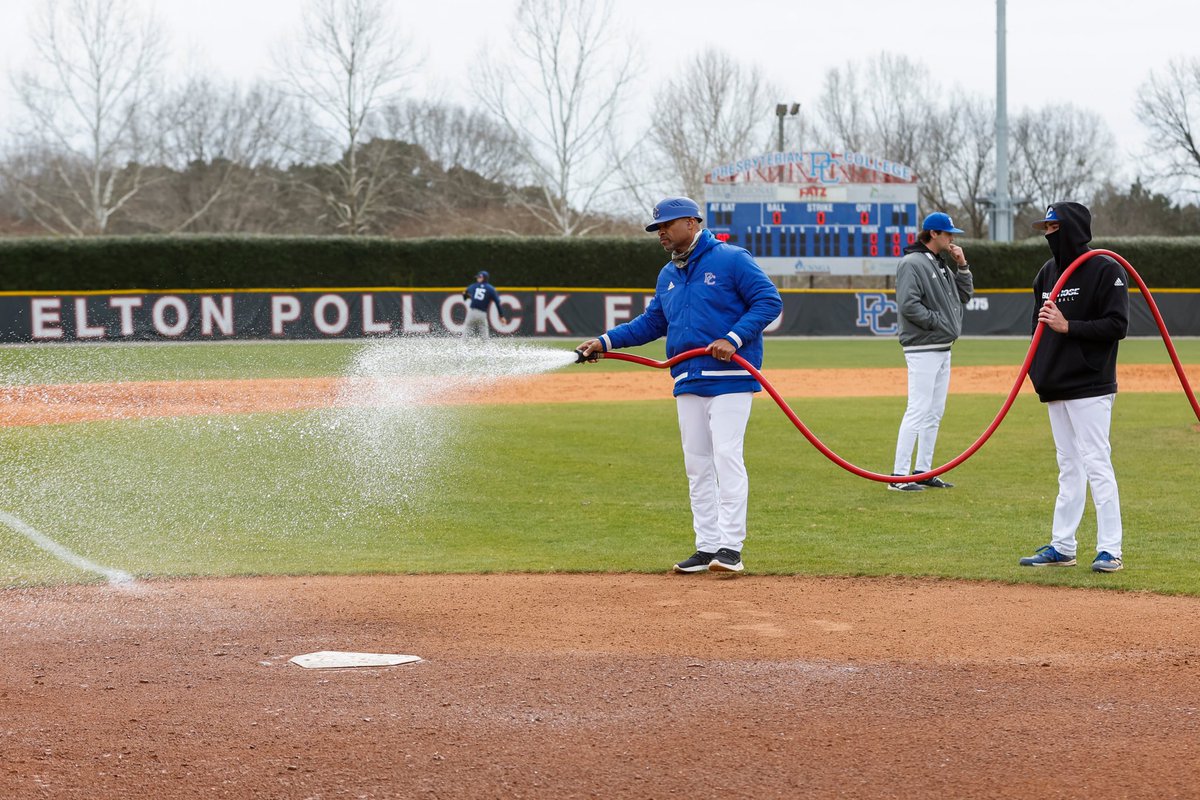 ”Whoever wants to be a leader among you must be your servant.” Mark 10:43 A rare sight today in D1 college baseball. Watching a head coach water the infield for his players. ⁦”Leaders don’t create more followers, they create more leaders.” ⁦@Coach_Pollock