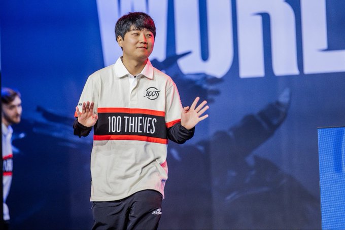 Hello guys, I'm ssumday and looking for a team as player I can play for summer split. 
I have deep knowledge in league and I am still confident and passionate to win.
open to any region
DM me or ssumday85@gmail.com. Thank you