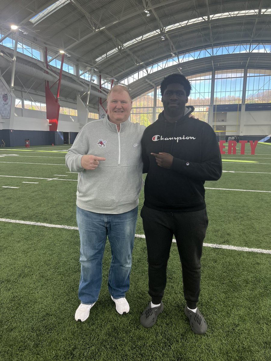 Had a great time at @LibertyFootball Looking forward to coming back in the summer!! @Coach_D13 @coachbilldurkin @CoachNateHope @coachcarter63