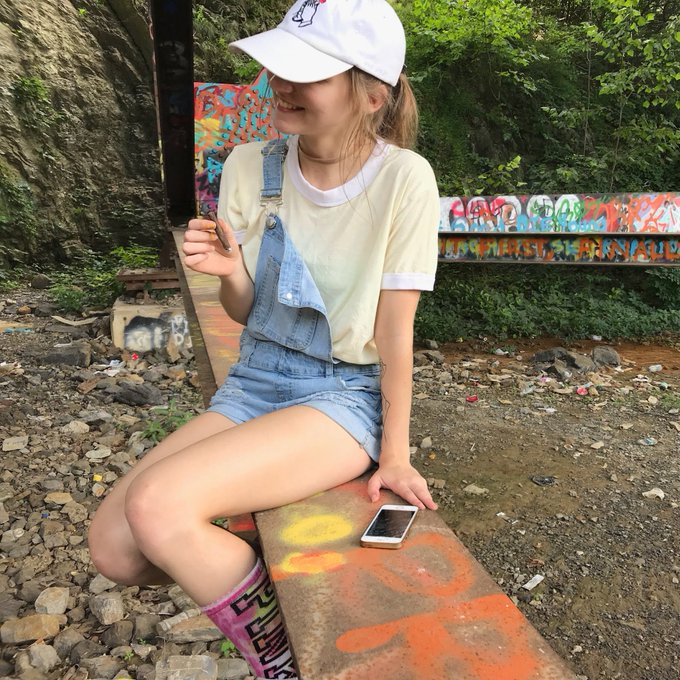 the girl   //   the art Cashapp: $Mooseve https://t.co/ATUGsKJDJH