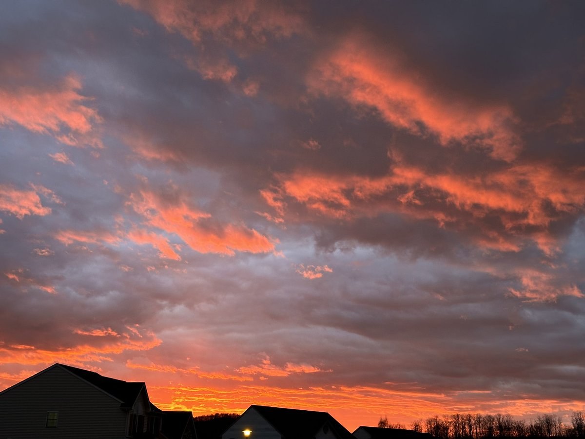 Another incredible sunset this evening! ❤️‍🔥 #sunset #SunsetViews #photographs #NaturePhotography