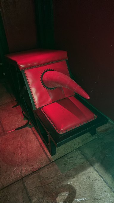 Just making a few furniture improvements at todays shoot @VivaciousVixens https://t.co/BcrqrVDCZF