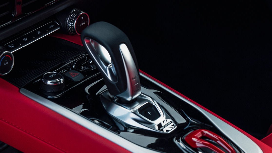 SSC_Sydney's tweet photo. Every detail working in harmony for the ultimate in-car experience.

#lotus #emira #forthedrivers https://t.co/AoIfHR9PUU