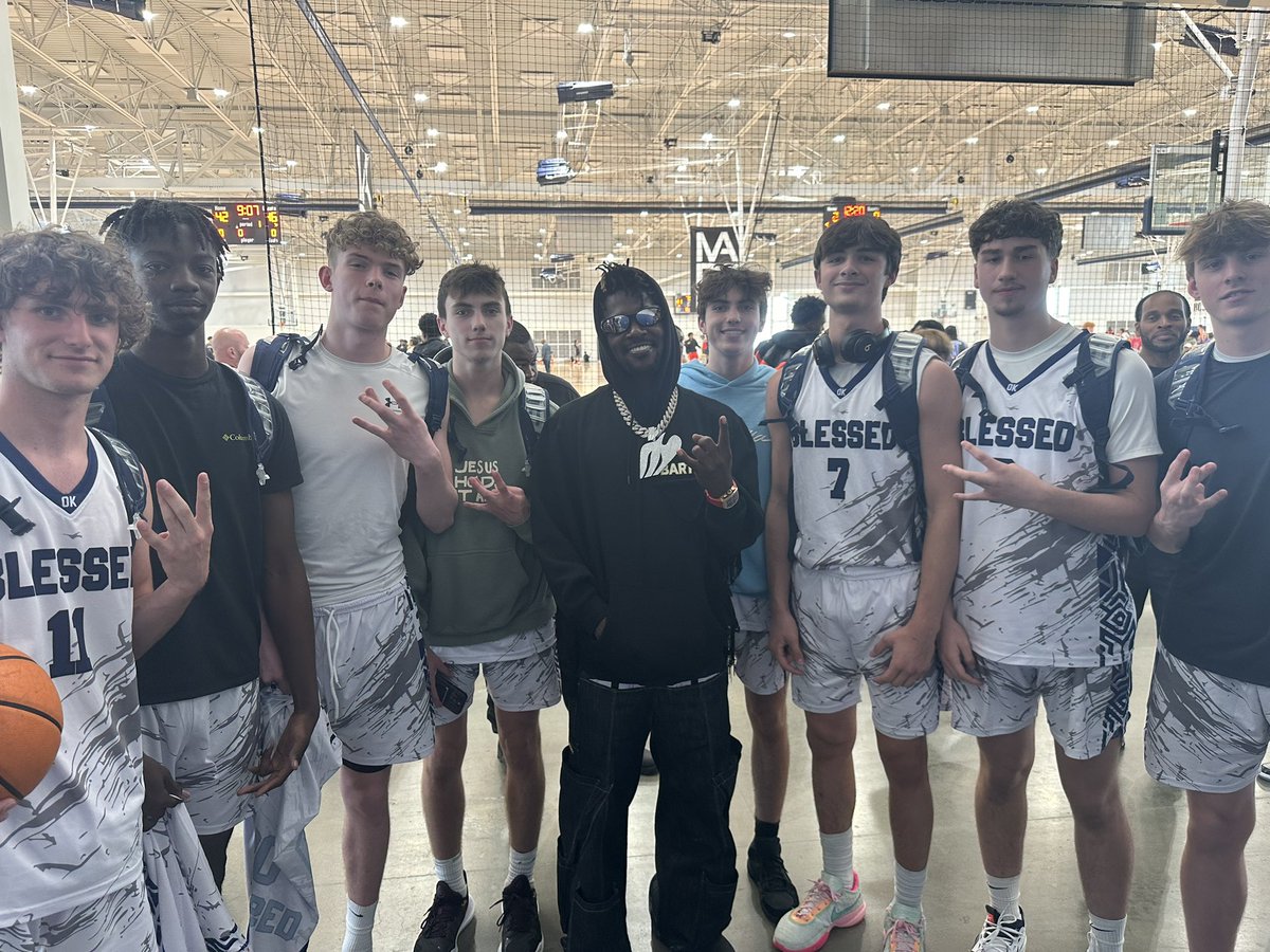 @BlessedOK2025 takes down LivOn EYBL 67-65 at the @madehoops event in Memphis as @Grantloper24 hits a game winner in OT. @Garrettloper13 17 pts @33LoganShockley 11 pts 9 rebs @spencer_holley1 10 pts @IvanAntwidonkor 10 pts @Grantloper24 9 pts They met @AB84 before the game