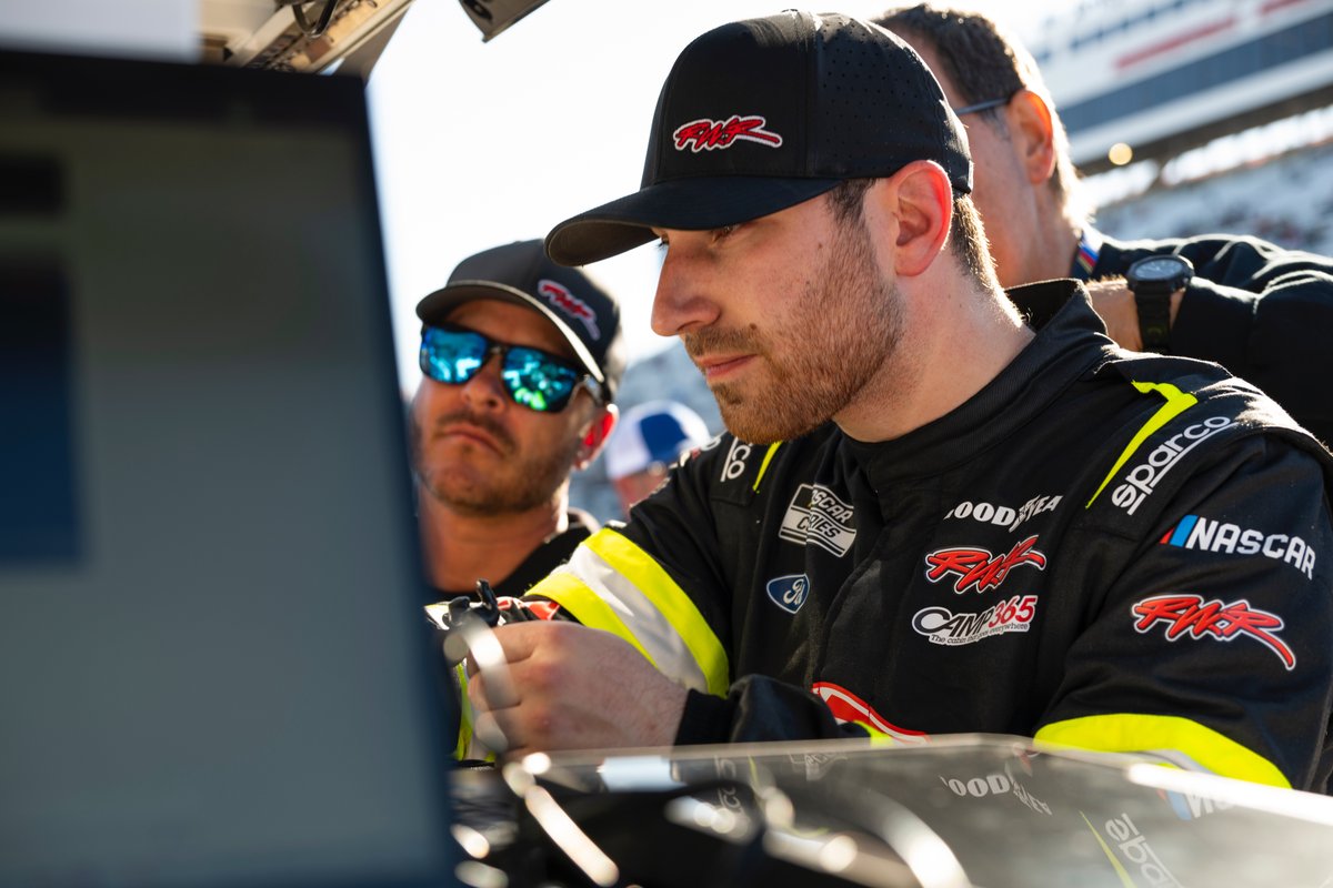 Saturday at the 📎. #NASCAR Qualifying results from @MartinsvilleSwy: @Justin_Haley_ p27 @KazGrala p31