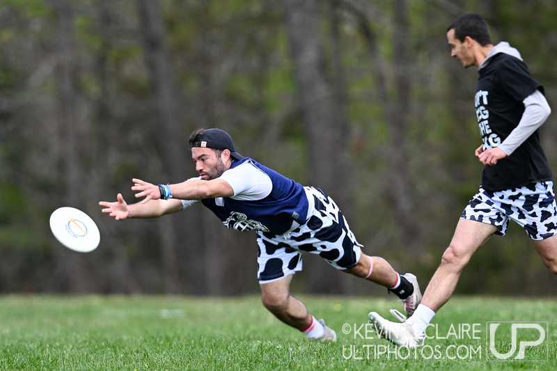 One of the most fun tournaments to cover every year 🐮🥸 Friday and Saturday Highlights from Fools Fest 2024 are UP over at ultiphotos.com/fools/2024 🎉 Photos by @LeclairePhoto @dcdisc @foolsfest