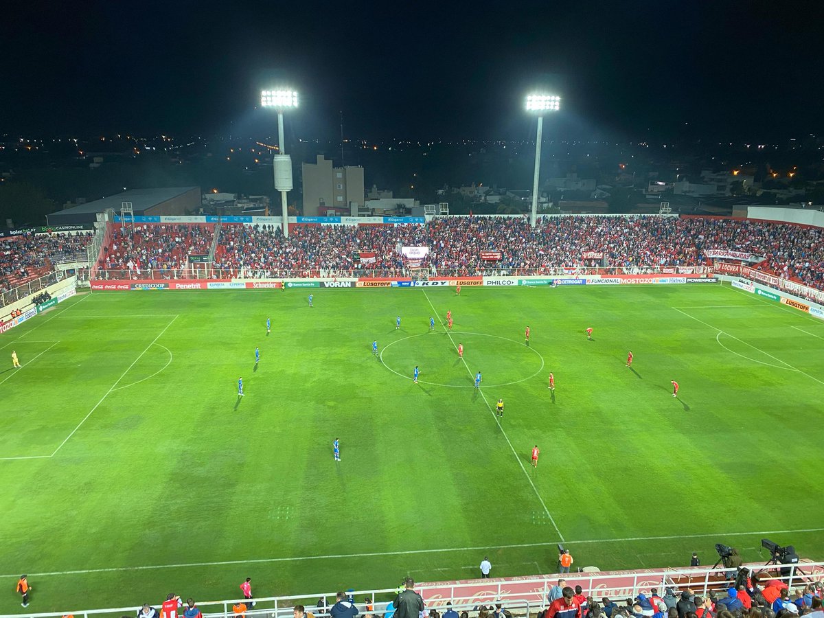 FutbolShowOk's tweet photo. ¡Ya juegan #Union - #Belgrano en Santa Fe!

🎙️ @brunoperello_ https://t.co/jbZ23OZIoh