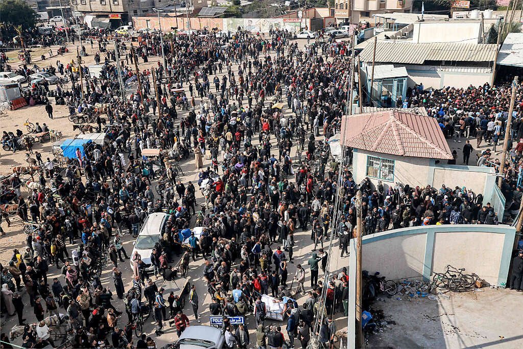 İsrailli, Amerikalı ve Mısırlı yetkililere göre Biden yönetimi, sınırlı sayıda Gazzeli'nin kuzey Gazze Şeridi'ne dönmesine izin vermesi için İsrail'e baskı yapıyor. Görüşmelere katılan Arap arabuluculara göre İsrail, çoğu kadın ve çocuk olmak üzere günde 2.000 Gazzelinin ve…