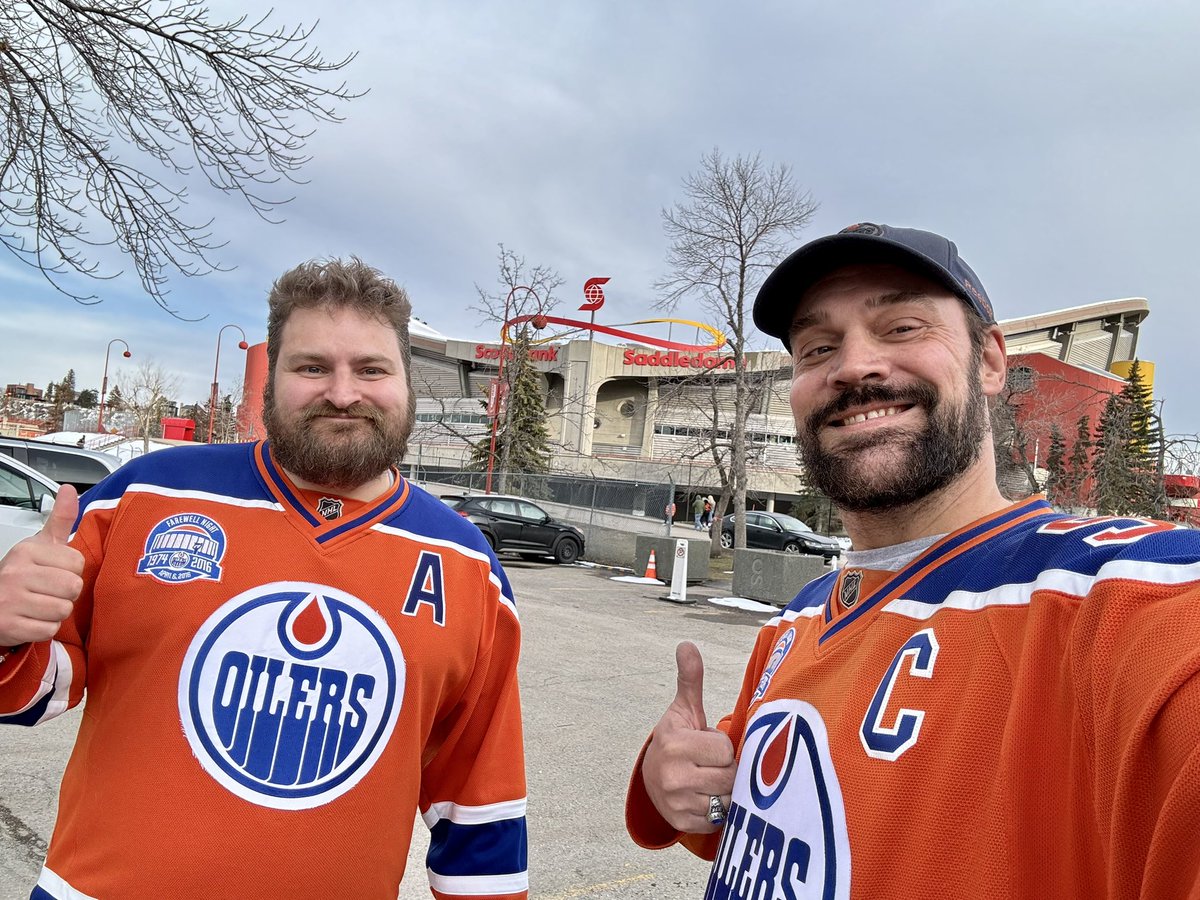 Game Day Photo!

Game 7️⃣6️⃣/8️⃣2️⃣. The #Oilers’ Quest for the @StanleyCup continues!

Greetings from the Scotiabank Saddledome!

Wearing #OilCountry BLUE and ORANGE as LOUD and PROUD as we can! From Calgary with Love!

#LetsGoOilers 💙🧡🤍🏒🥅🚨🇨🇦🇨🇦🇨🇦