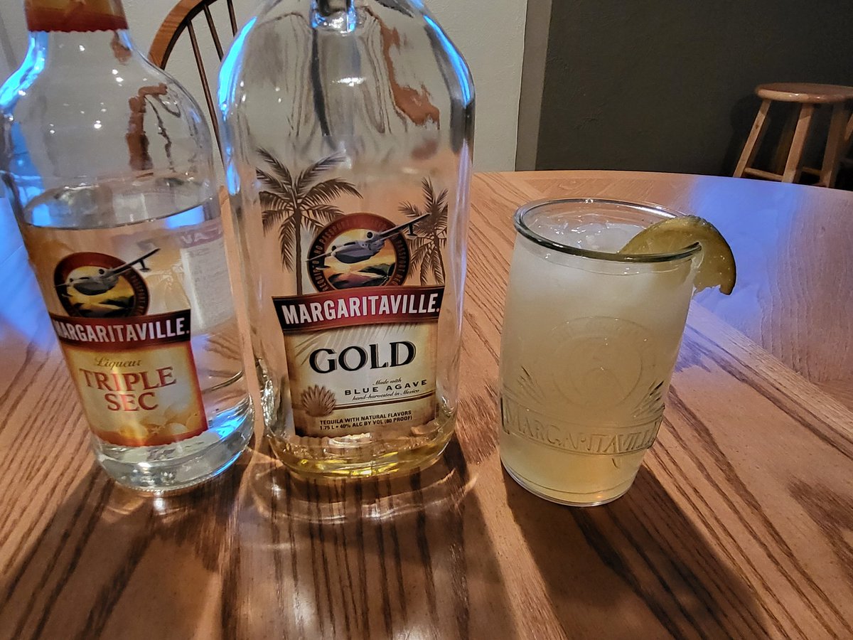 Vikes_Dawgs's tweet photo. Is there a better way to spend a Saturday night?
@macmcanally and #EricDarken playing a tribute to #JimmyBuffett with the HearSay Buffet (buh-fay) broadcast on @radiomville?
Homemade Marg with all Margaritaville ingredients (and a Margaritaville glass)
#FinsUp
#BubblesUp https://t.co/N7nCS0IfqJ