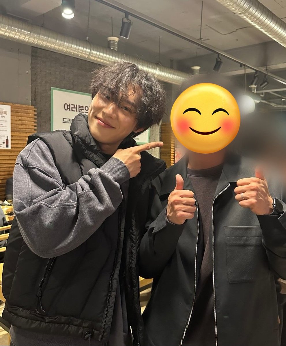 justksc's tweet photo. 어제 노웨이아웃 쫑파티 #김성철
성철이 머리가 뽀글뽀글 https://t.co/3WNkPLjRJA