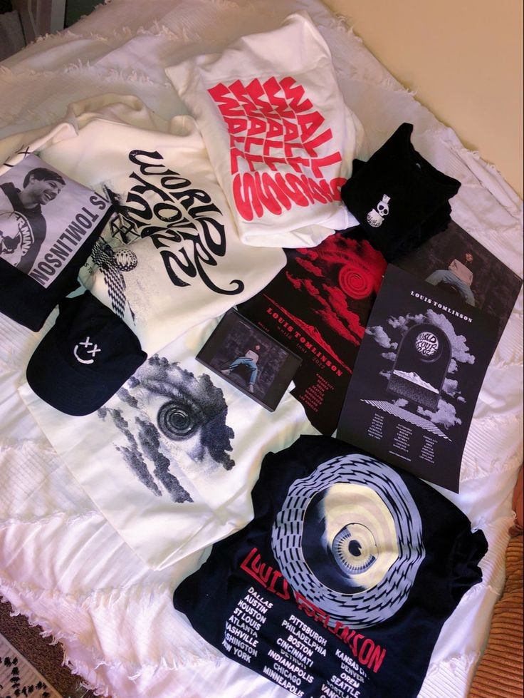 angelsflyt28's tweet photo. chicas ustedes no saben nada de merch buena, esto es realmente una merch USABLE https://t.co/pL1TYVSeKH
