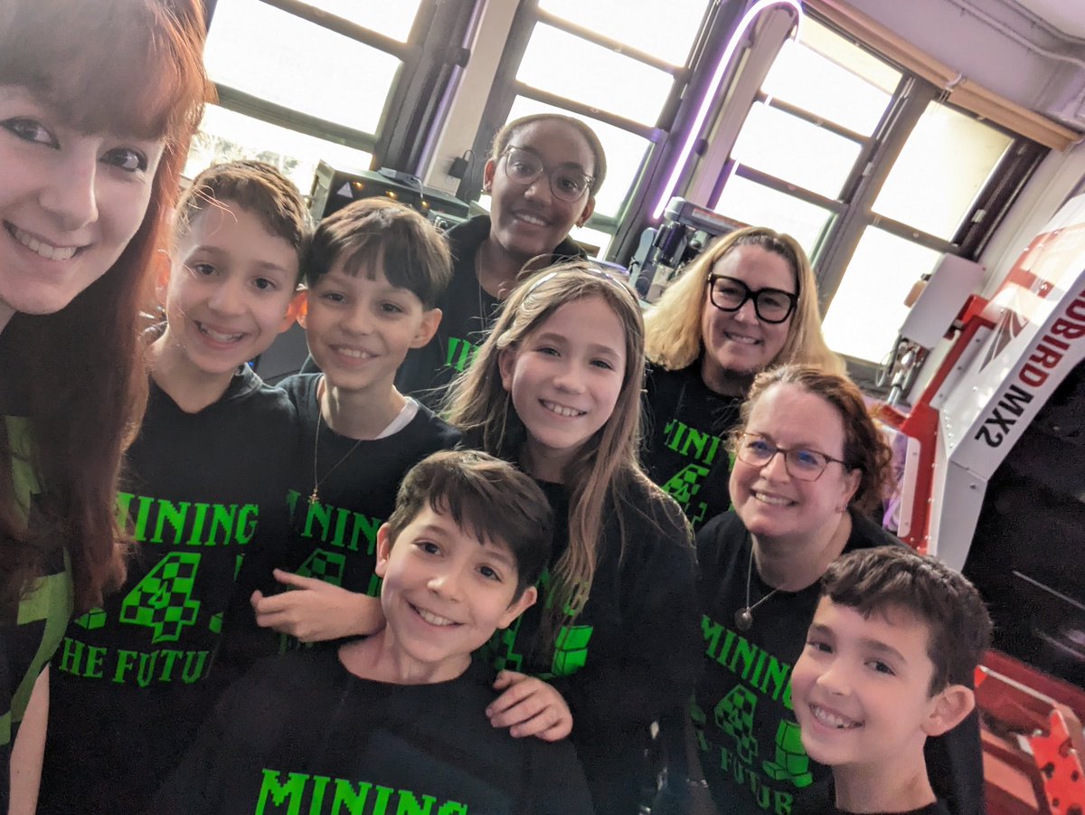 @Ps4wolves Mining 4 the Future had a great day building at their first @NYCSchools @Minecraft Battle of the Boroughs. Thanks @THSSTEAM for hosting. @MelissaGrandner @CSforAllNYC @seanmarnold @CSD31SI