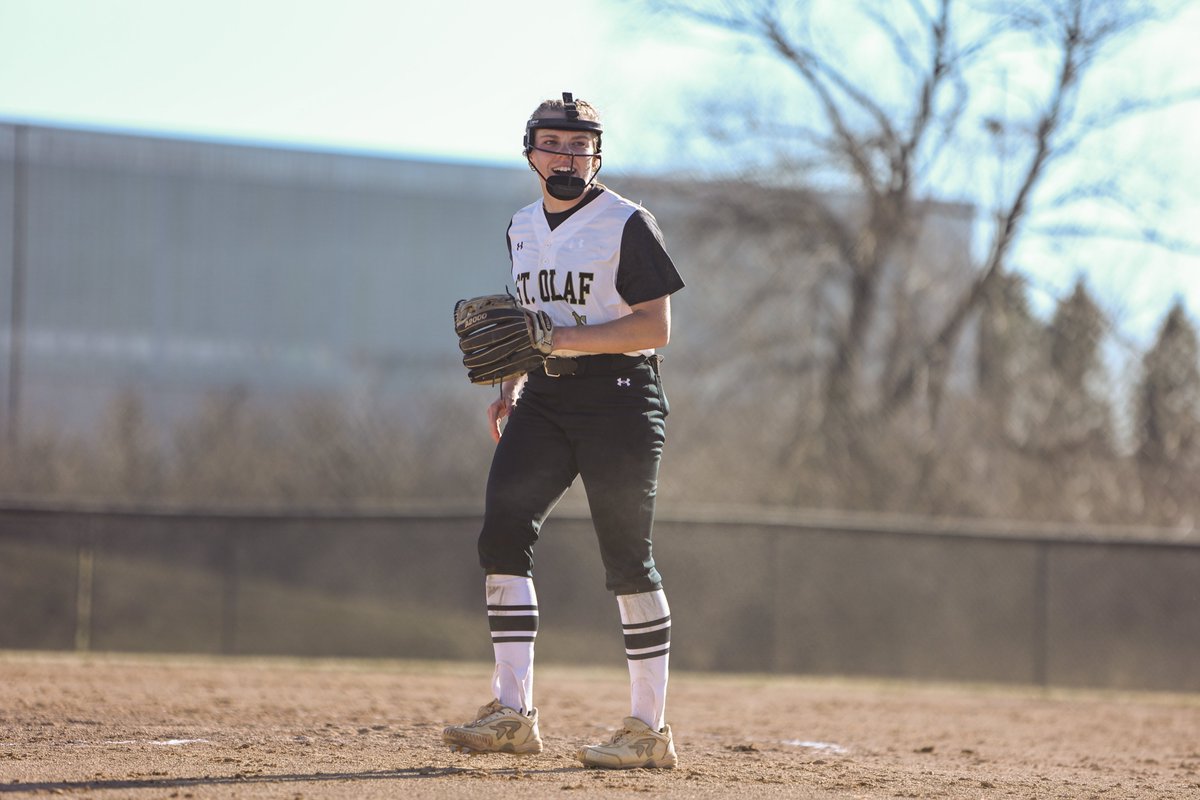.@StOlafSoftball got a walk-off win in extras in game one during a sweep of St. Kate's in its home opener today! RECAP: athletics.stolaf.edu/news/2024/4/6/… #UmYahYah | #OlePride | #d3sb