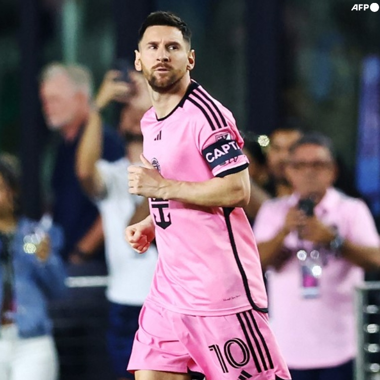 Hoy volvió a las canchas tras su lesión, hoy marcó un golazo. Lionel Messi solo necesitó ¡¡11 MINUTOS!! para convertir tras su regreso con el Inter Miami. El de siempre haciendo lo de siempre. COSAS DEL GOAT.