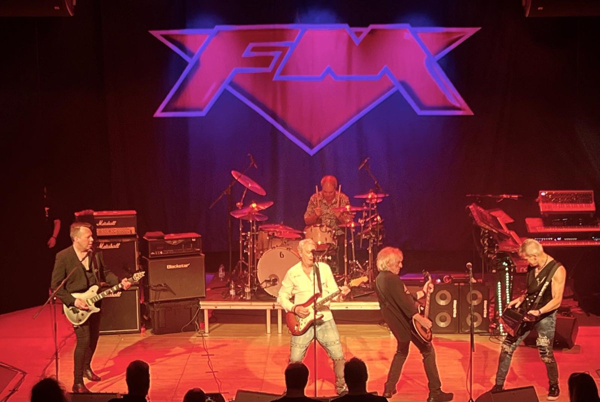 Top night @stablesMK in Milton Keynes. Wonderful venue, great crew and a fantastic audience in full voice. Thanks to Sue Birbeck for the pic. Next stop #Netherlands Cheers! #FMlive #oldhabitsdiehard #40thAnniversaryTour #miltonkeynes #thestables #uktour #classicrock