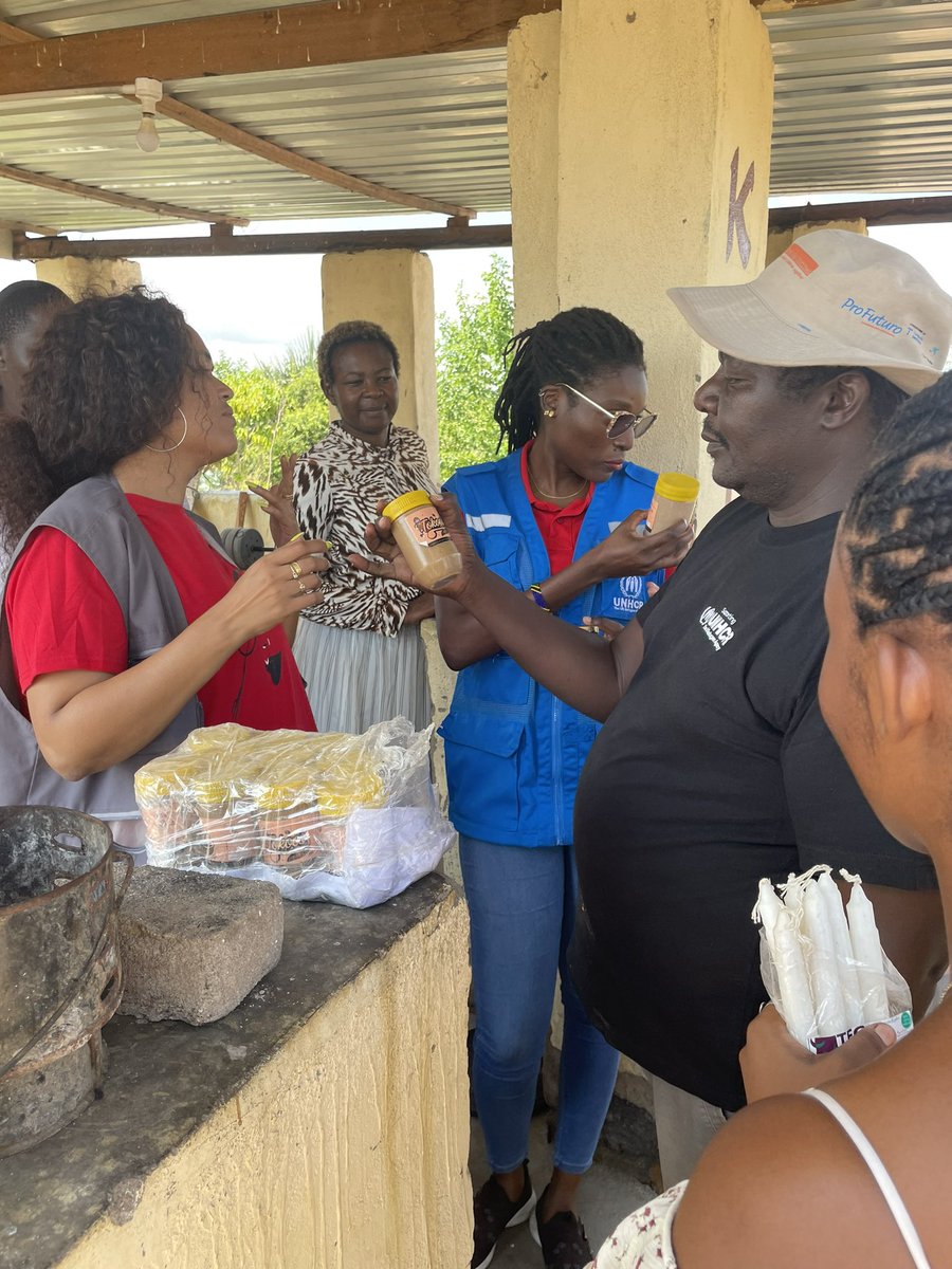 We were thrilled to have a delegation from the Maratane Refugee Camp, Mozambique together with partners in the community to learn about our work & buying products from our enterprises. @MhlangaJohanne @ElizabethDeng @UNHCRZimbabwe @AdamValent @OMpslsw @ActionAidZim @WeAreSINA