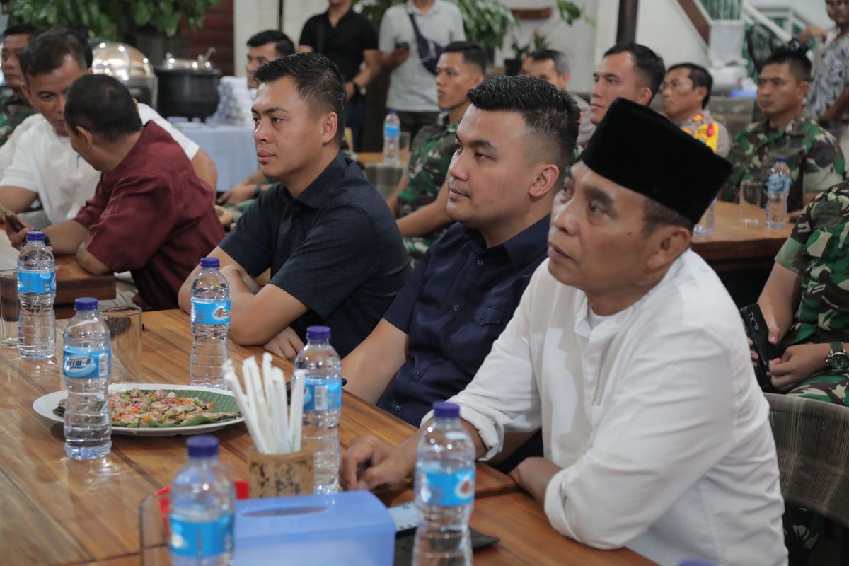 #SobatJakut, Forum Komunikasi Pimpinan Kota (Forkopimko) Jakarta Utara menggelar silaturahmi

instagram.com/p/C5cPGSrsY8T

#PemprovDKIJakarta #PemkotJakut #JakartaUtaraBisa #SuksesJakartauntukIndonesia #JakartaUtara #Ramadan2024