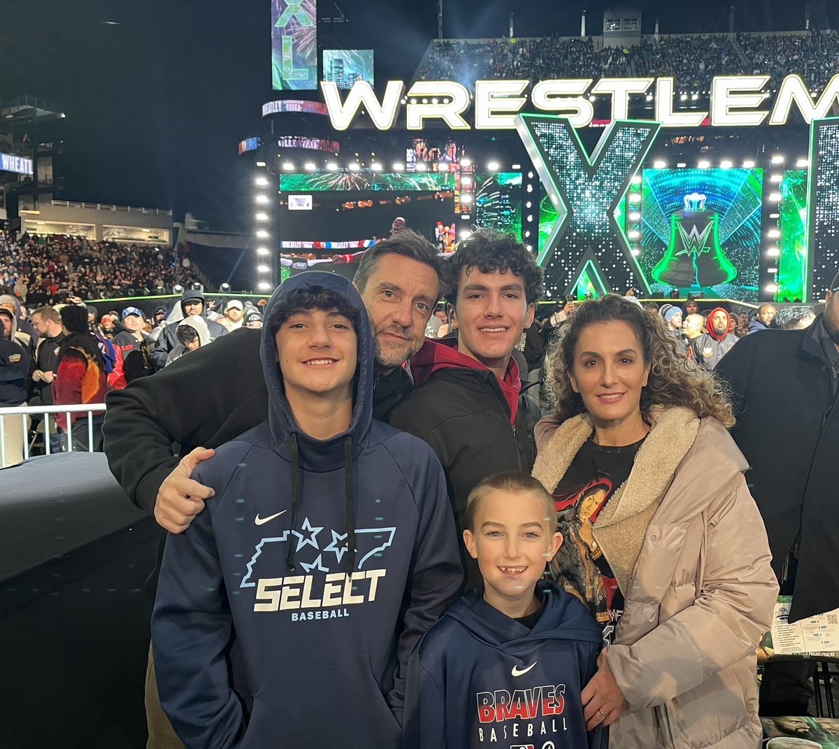 Lara Travis tweet media