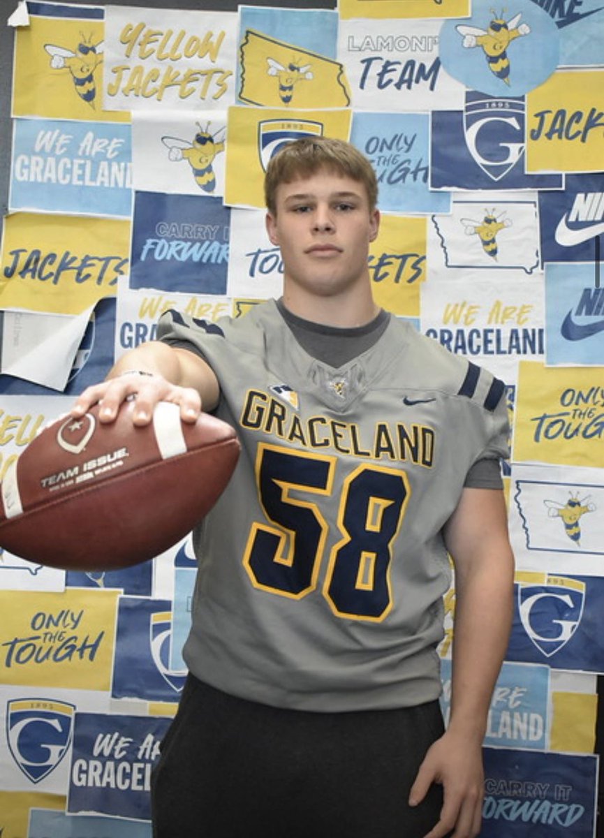 #AGTG after an awesome junior day with @BirgeAndrew I’m very blessed to receive my first offer from @GracelandFB @Gunny4151 @coachcparman @ChrisDuerr @Broxton71 @JPRockMO