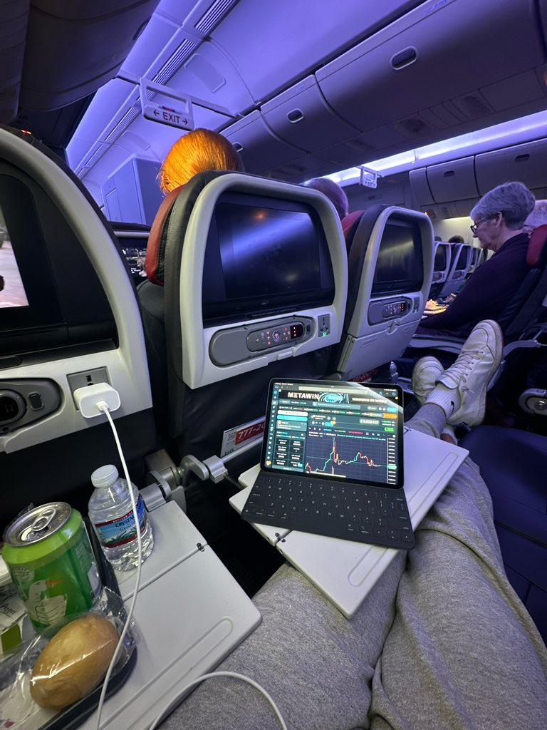 First class sold out on packed flight to London. Saw whole row in prem economy and it was cheaper than a first class. Now I get 3 screens, 3 meals, still get a bed, and even 3 pillows. But do I have to tip for 3? @wizardofsoho what you think??