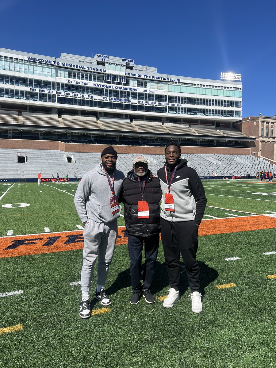 Had a great time today at U of I ! Thank you @IlliniFootball for having me out and can't wait to be back soon. @PHS_Football @CoachChris_Roll @grid_irons @JoshBostick8