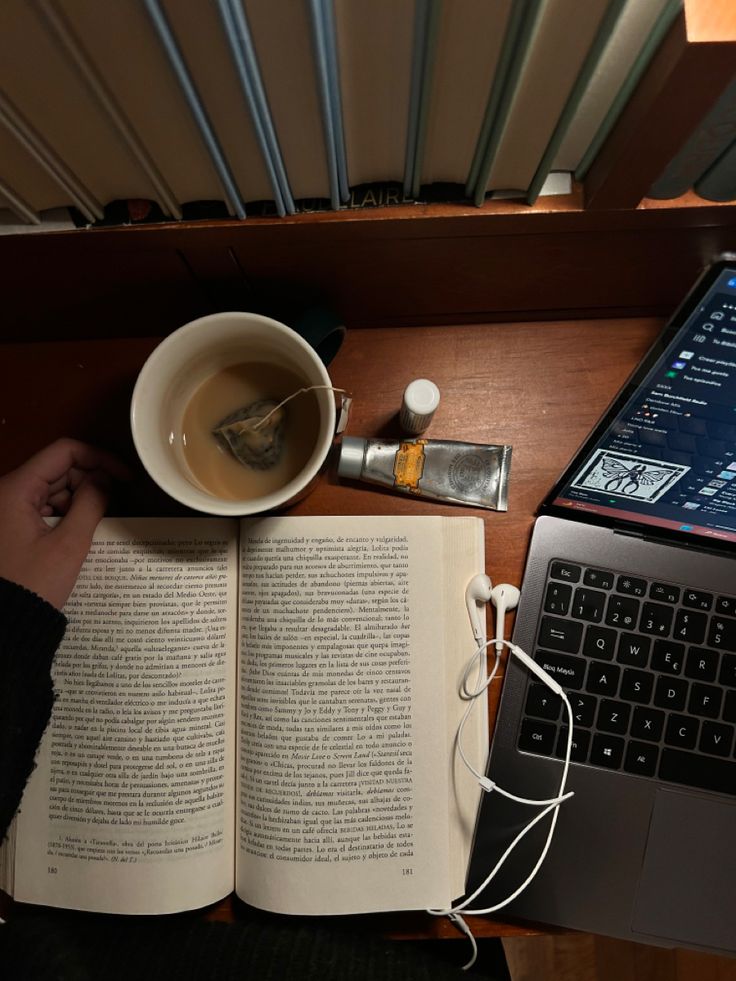 What's your music of choice when reading?🧐