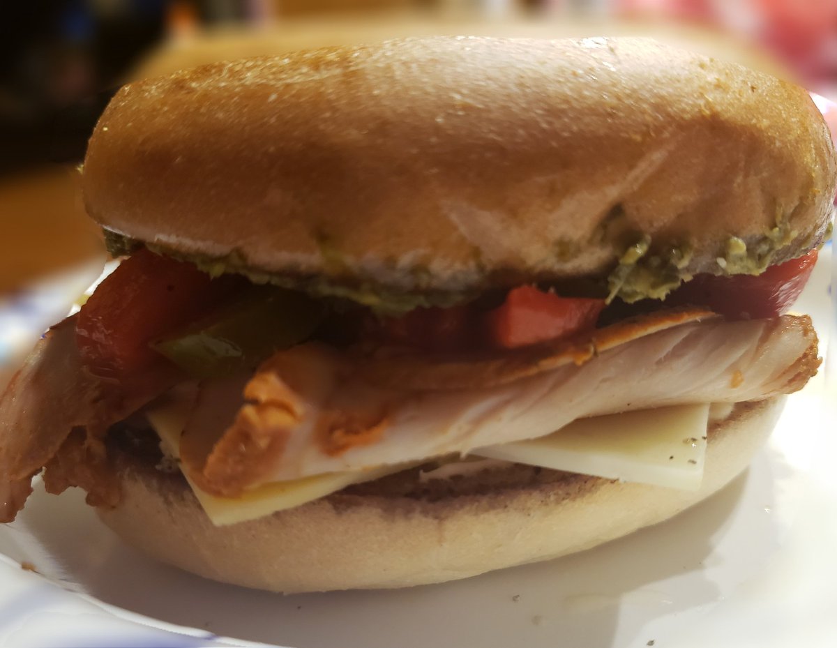 BeeSue64687496's tweet photo. I think my daughter did good. What do you think @ChefGruel?
@Schnucks @Boars_Head Sausalito Turkey ONLY FOUND AT #schnucks, #pesto #roastedredpepper @SargentoCheese #Gouda #Havarti #jalepeno toasted #bagel. #Yummy #NoFilters #ChefsOfTwitter #EatYourVeggies #ThankYouJesus πβ€πβ https://t.co/CrXcXMAy50