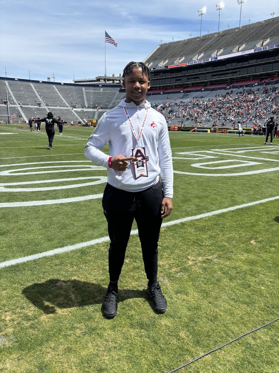 Had a great time today @AuburnFootball A-Day!🦅💙🧡 @CoachHughFreeze @CoachDurkin @CoachKellyAU @CoachA_AU @EthanJohnsonCFB @coachswift64 @TrainerfromHell @HuskyFast @joshfloydHT @coachseantalsma @AL7AFootball @CraigHaubert @RivalsFriedman @petagna247 @ChadSimmons_