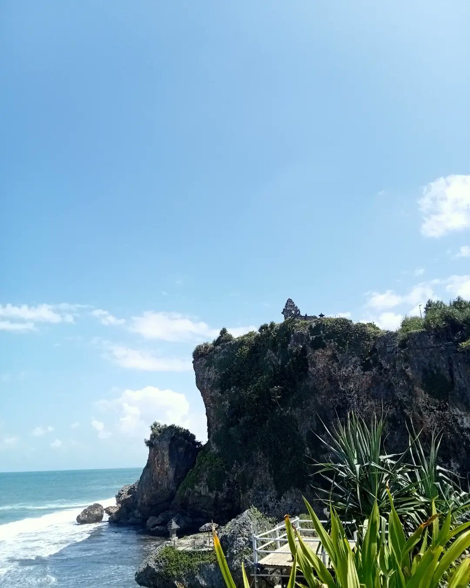 ladiars's tweet photo. tebak pantai https://t.co/M4HYSk3Ogt