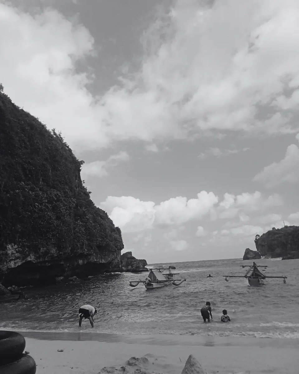 ladiars's tweet photo. tebak pantai https://t.co/M4HYSk3Ogt