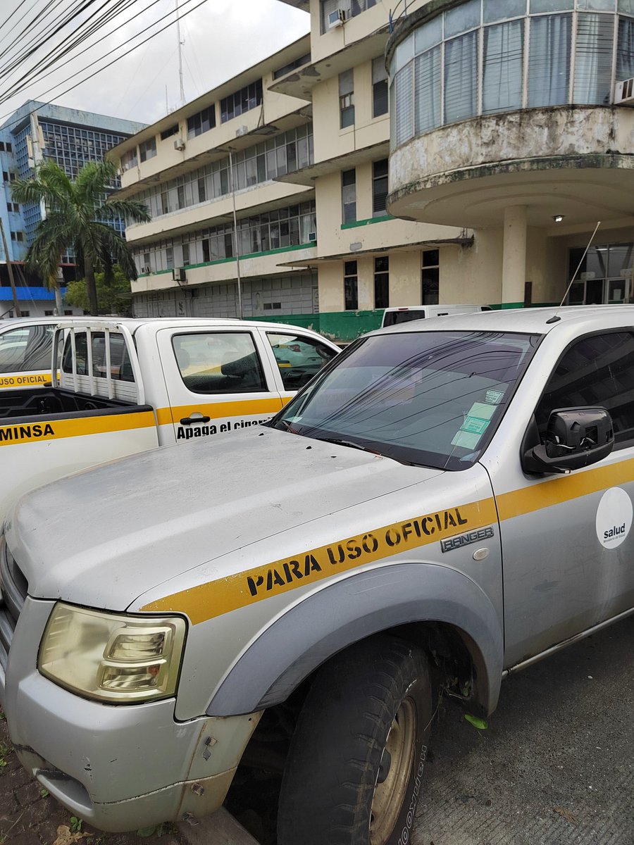 ahmed8507's tweet image. Al parecer en Colón existe un cementerio frente al Hospital Manuel Amador Guerrero... pero de autos de la institución! Tienen varios años estacionados plena via, y todo indica que estarán allí hasta que se biodegraden.... @MINSAPma @ATTTPanama
@tvnnoticias
@TReporta